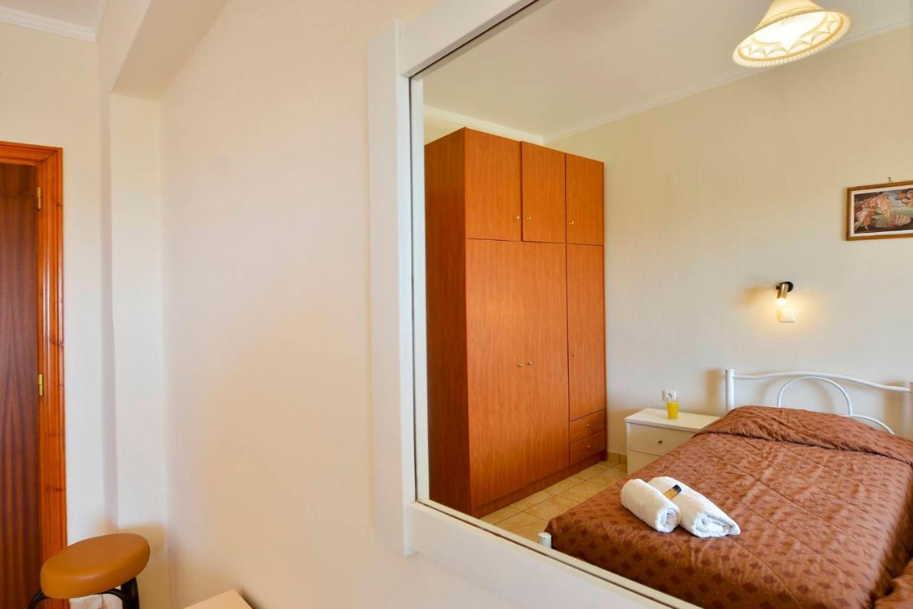 Giokos Apartamento Ágios Matthaíos Exterior foto