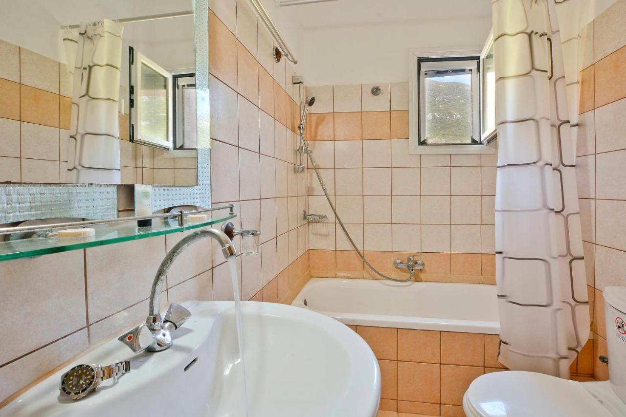 Giokos Apartamento Ágios Matthaíos Exterior foto